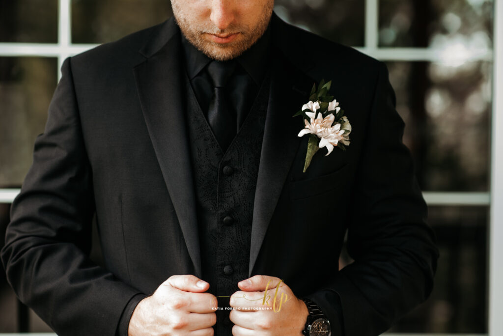 boutonnieres for groom
